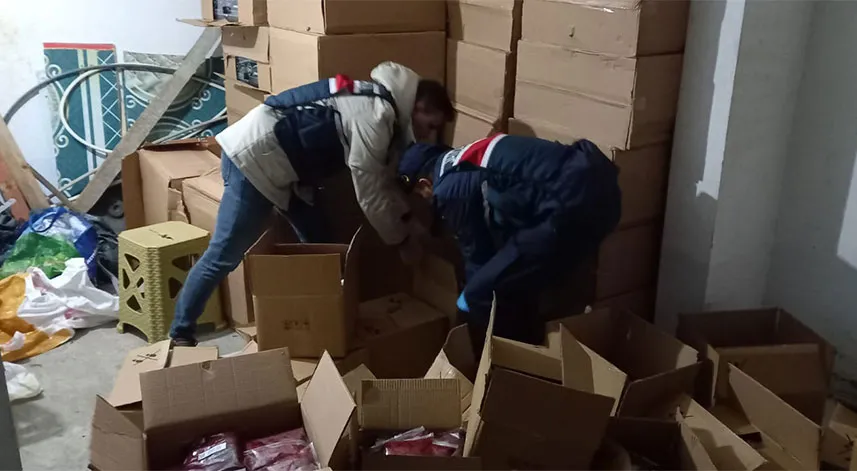 Artvin'de gümrük kaçağı sigara ve bal ele geçirildi