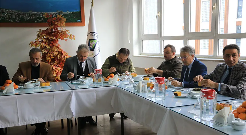 Rize'de protokol üyelerine karalahana çorbası ikram edildi