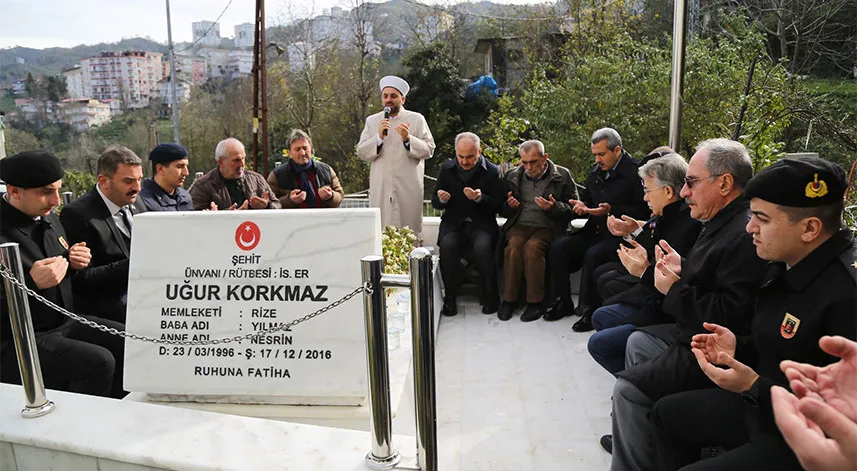 Rizeli şehit Uğur Korkmaz, kabri başında anıldı