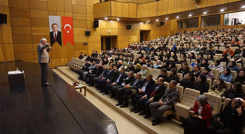 Prof. Dr. Nurullah Genç, Rize'de söyleşiye katıldı