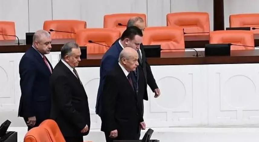 MHP lideri Bahçeli, Meclis'i terk etti