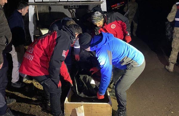 Kayıp olarak aranırken, dere yatağında ölü bulundu