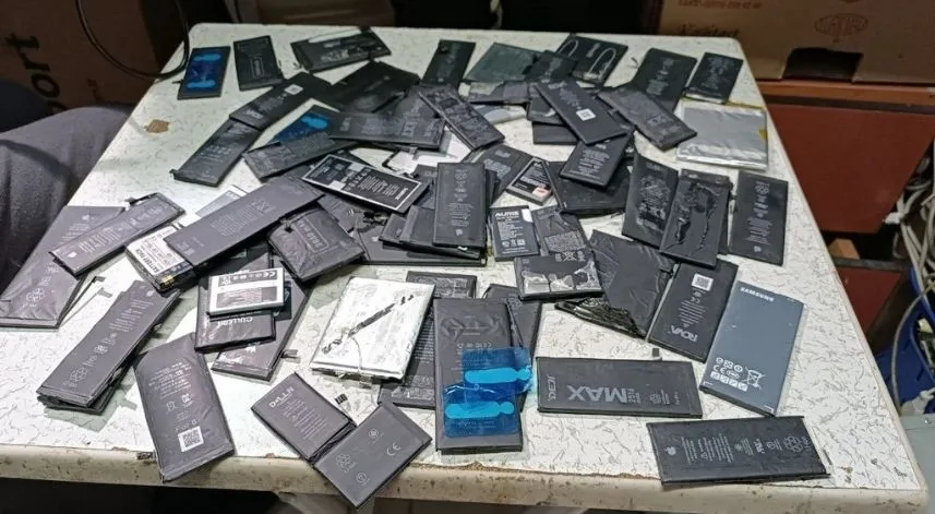 Sık yaşanan telefon bataryalarının patlamasının ardından uzmanlar uyardı