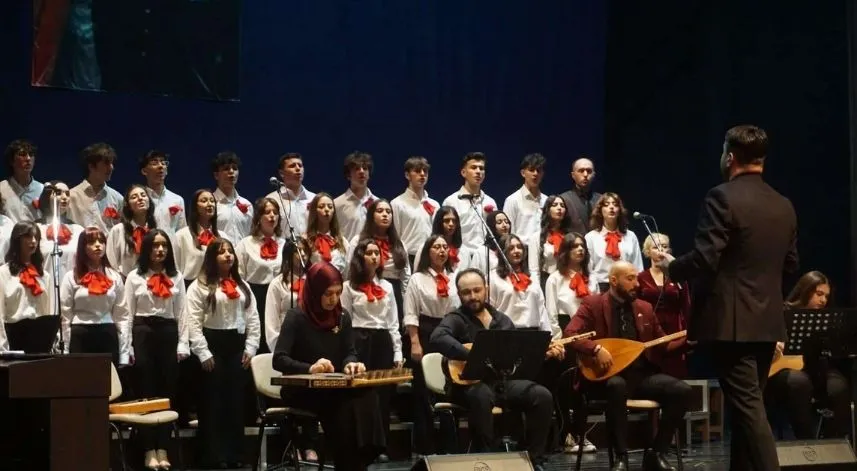 Rize'de lise öğrencilerinin konseri, beğeniyle izlendi