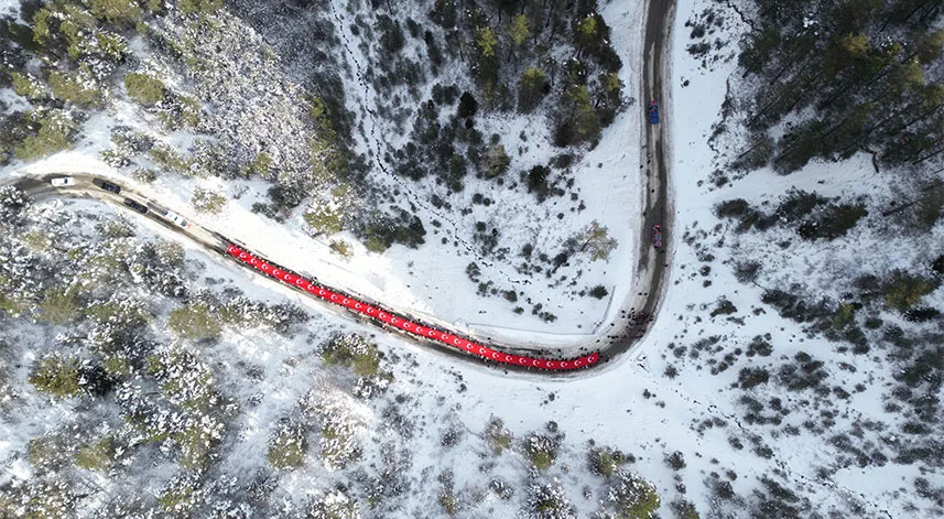 Yüzlerce kişi Zigana Dağı’nda Sarıkamış Şehitleri için yürüdü
