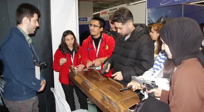 Doğu Karadeniz Kariyer Fuarı'nda en çok ilgi silahlara