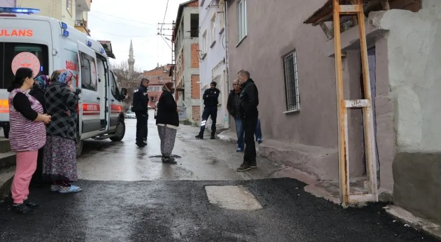 Yalnız yaşayan yaşlı adam evinde ölü bulundu