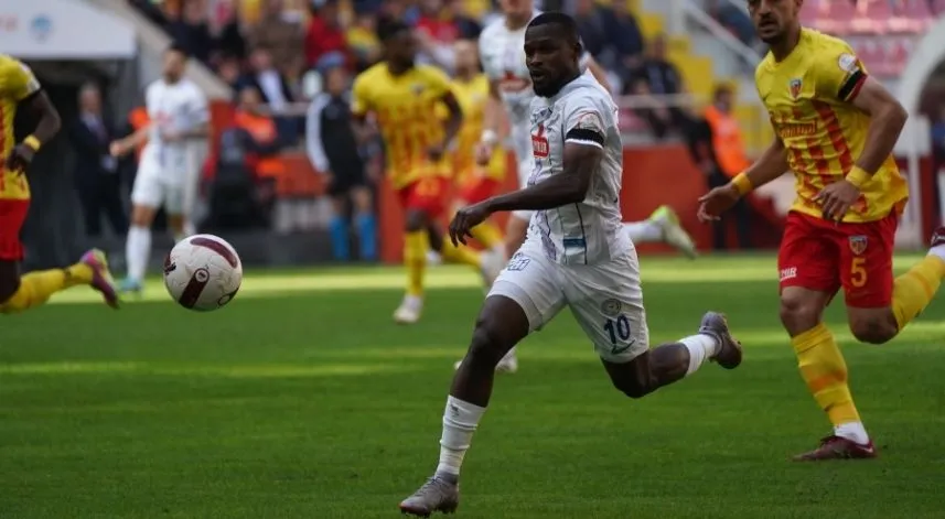 Çaykur Rizespor'a Olawoyin'den kötü haber