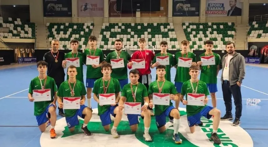 Güneysu Spor Lisesi namağlup finallere yükseldi