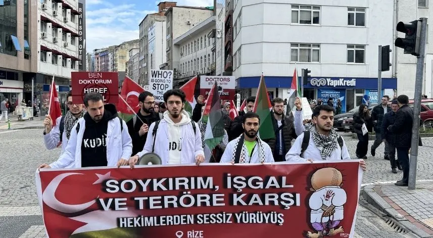 Rize'de doktor adayları Gazze için yürüdü