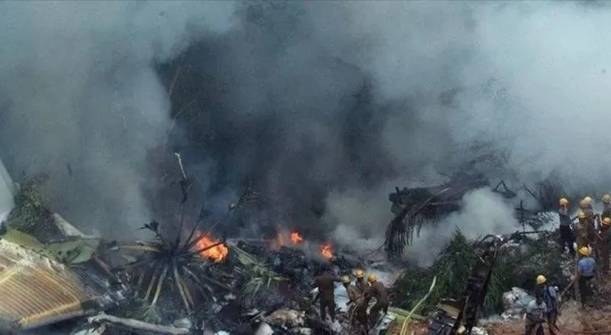 Afganistan'da yolcu uçağı düştü