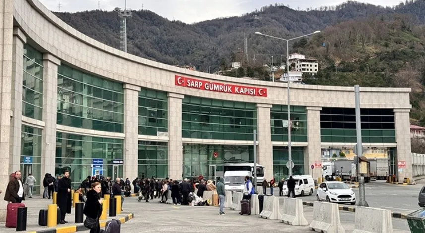 Sarp Sınır Kapısı'ndan 2023'te 6 milyonu aşkın yolcu geçişi oldu