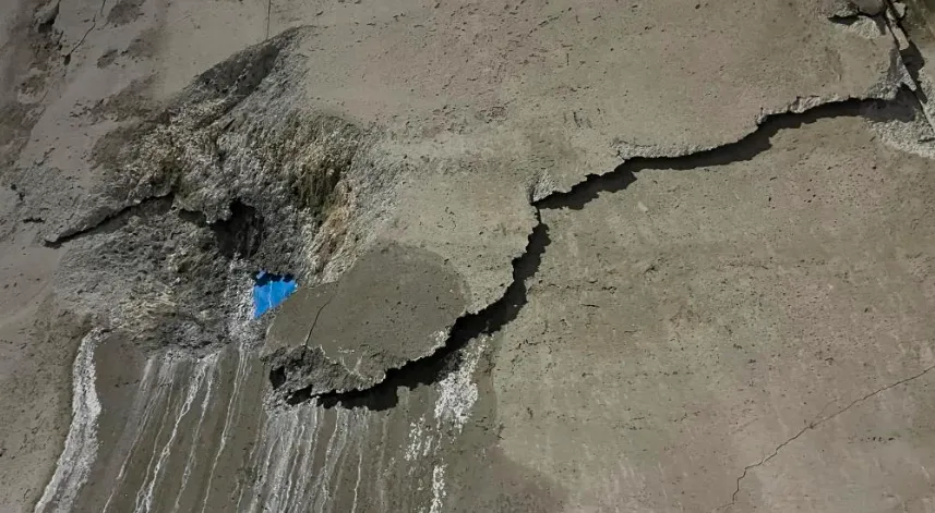 Artvin-Yusufeli karayolundaki tünelde oluşan çatlaklar sürücüleri tedirgin ediyor