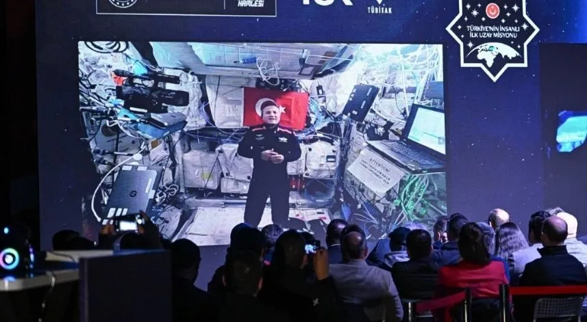 Bakan Kacır, Gezeavcı ile görüştü