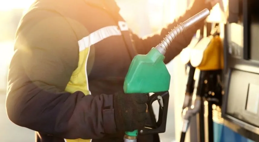 Benzin ve motorine büyük zam geliyor 