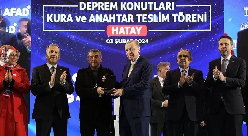 Deprem bölgesinde yıl sonuna kadar 200 bin konut teslim edilecek