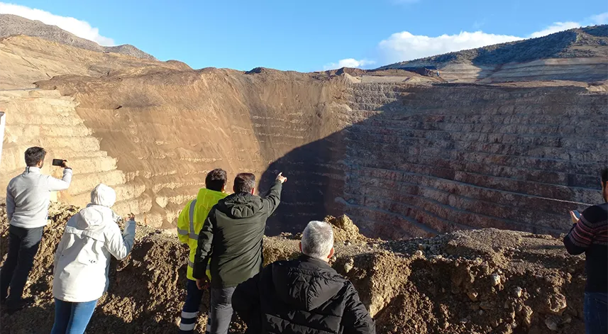 KTÜ heyeti Erzincan'daki heyelan sahasında incelemelerde bulundu