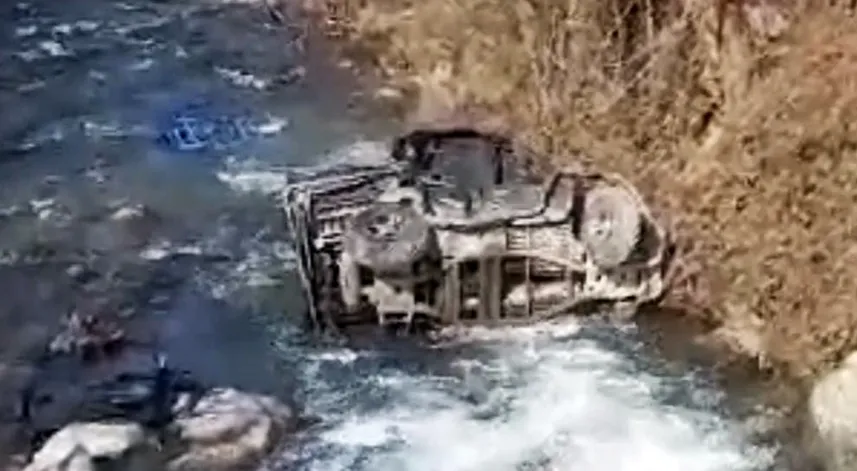 Sakarya’da arazi aracı dereye uçtu: 3 ağır yaralı