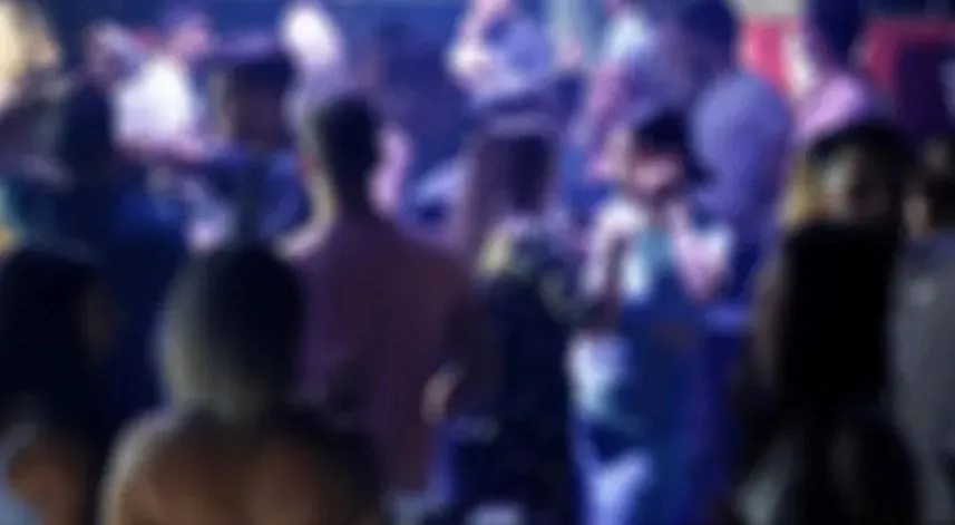 Eğlence mekanından çıkan kişi aracının yakınında ölü bulundu