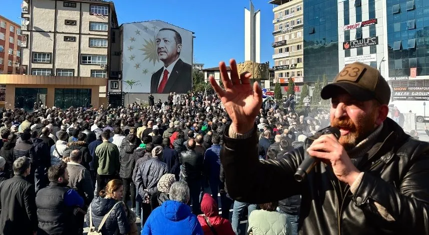 Emre Yazar: Babamızın evinde yeni gelin olduk