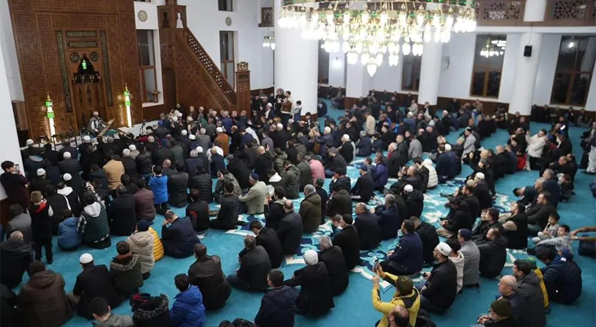 Sadien, Kur’an-ı Kerim tilavetiyle Caniklileri mest etti