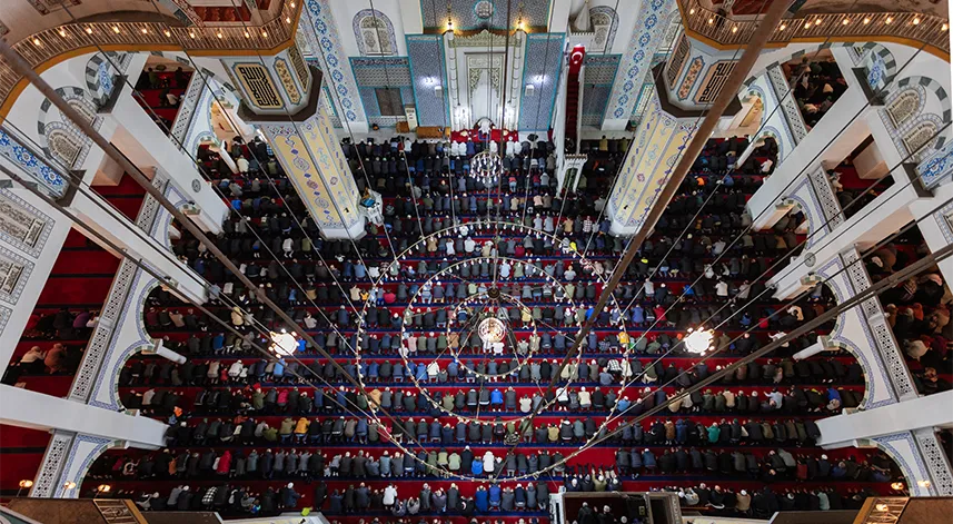 Diyanet İşleri Başkanı Erbaş, Trabzon'da Berat Kandili programında konuştu