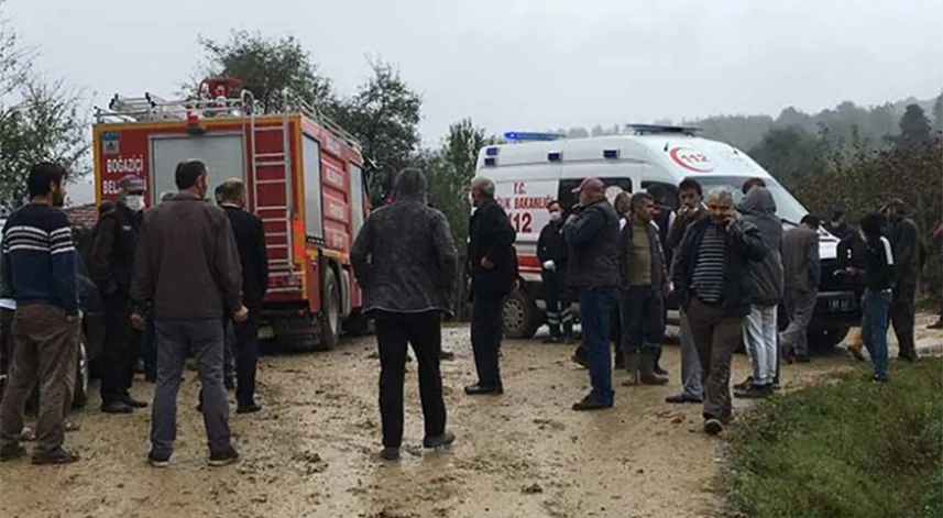 Devrilen traktörün sürücüsü öldü