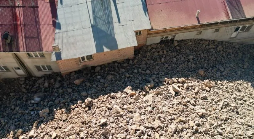 Erzurum'da göçük: Onlarca ev ve iş yeri zarar gördü