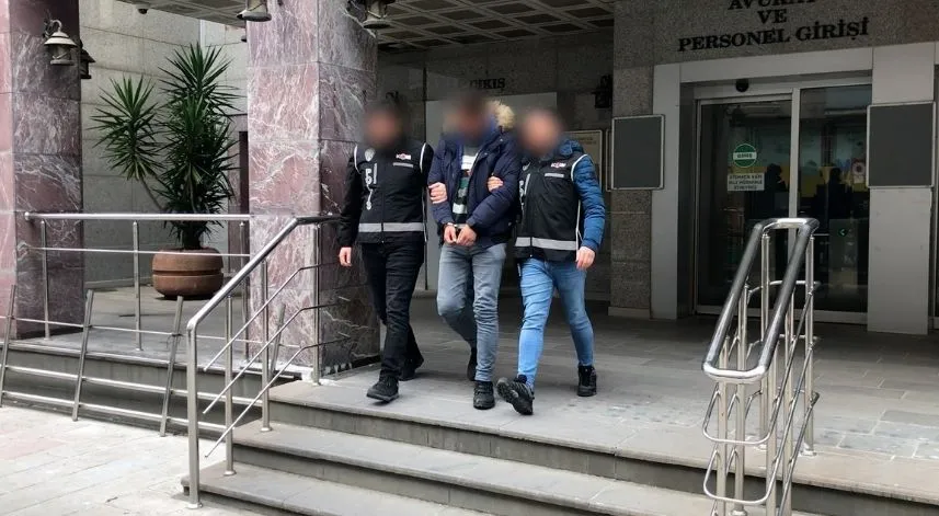 Rize'de durdurulan araçta 21 ruhsatsız tabanca ele geçirildi