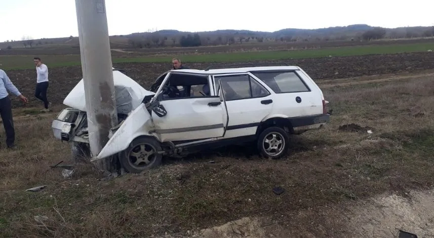 Elektrik direğine çarpan Tofaş'taki 4 günlük bebek yaşam mücadelesini kaybetti