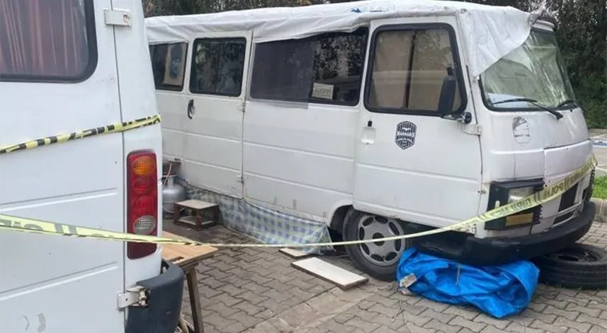 Türkiye’de her gün ölü bulunma sayısı artıyor; minibüste yaşayan yaşlı adam ölü bulundu