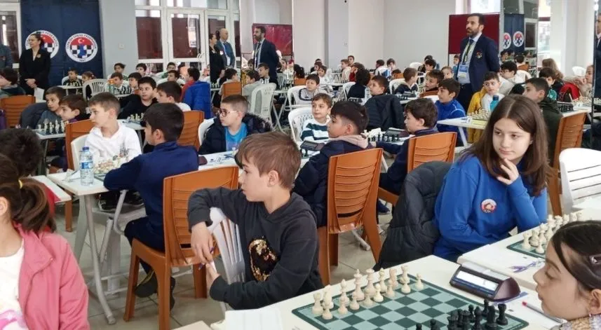 Rize'de 'Yeşilay Haftası Satranç Turnuvası' başladı