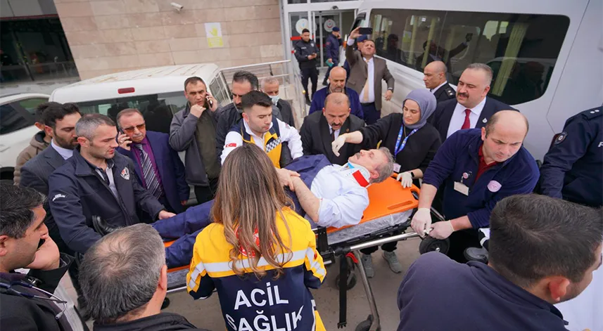 BBP Genel Başkanı Destici'nin bulunduğu araç kaza yaptı