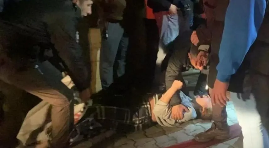 Korkunç olay! Ailesinin yaşadığı daireyi ateşe verdi