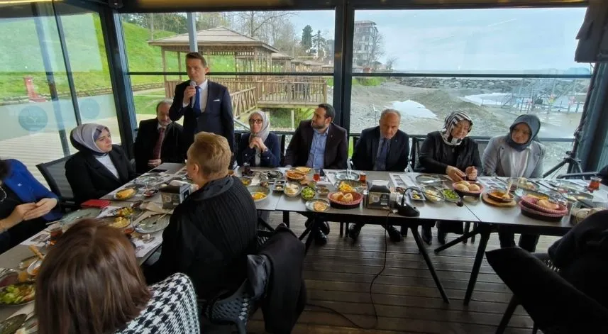 Rize'de kadın esnafların kadınlar günü kutlandı