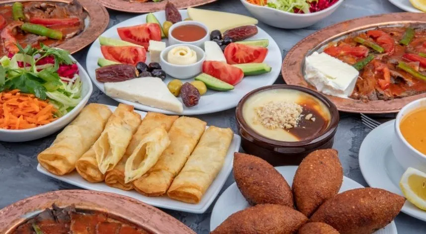 Sahurda ve iftarda ne yememeli? Diyetisyen uyardı!