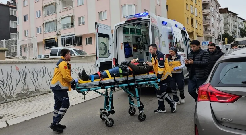 Otomobille çarpışan motosikletin sürücüsü yaralandı