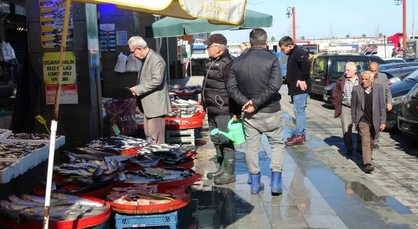 Ramazanda tezgâhlar farklı balık çeşitleriyle şenlendi