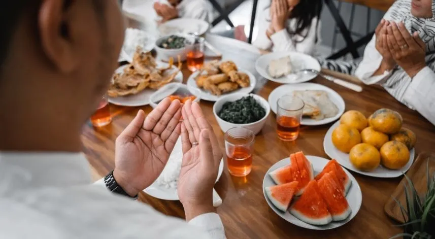 Prof. Dr. Tevfik Özlü: Sofrada yavaş yenilmeli