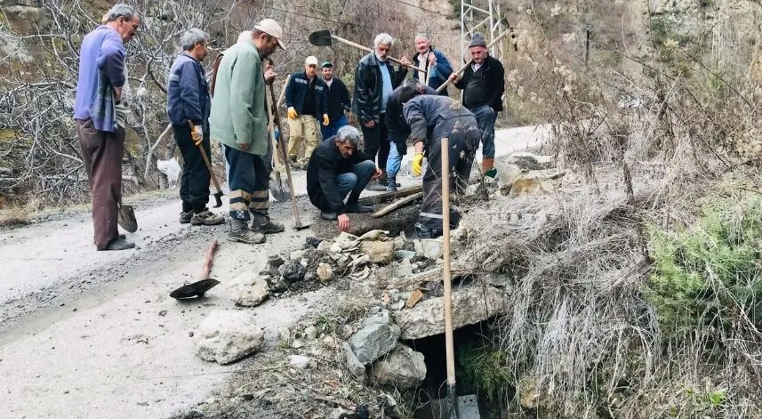 Yusufeli'nde imece geleneği sürdürülüyor