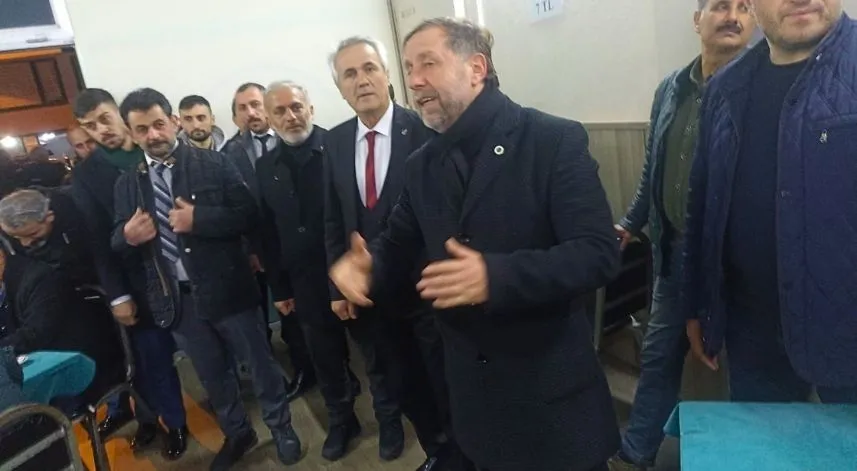 Çolak, Rize'de esnaf ve vatandaşlarla bir araya geldi