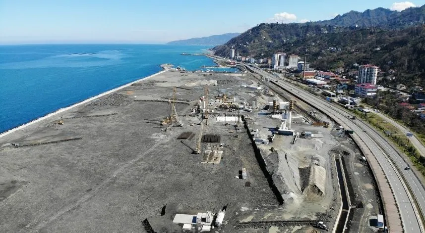 Rize Şehir Hastanesi'nin dolgu çalışmalarında sona gelindi