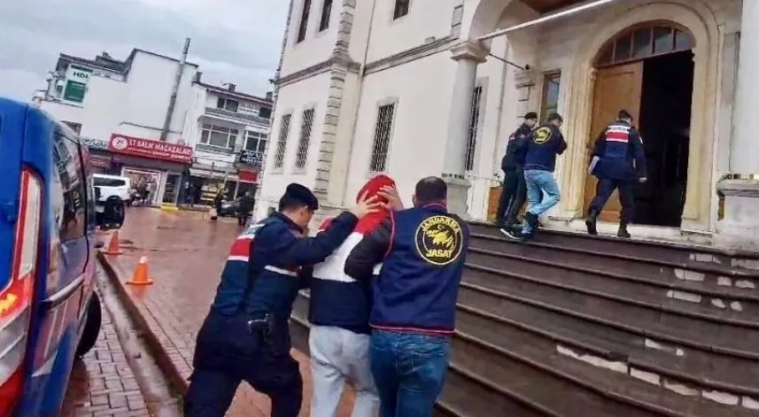 Sinop'tan evden hırsızlık şüphelisi 3 kişi yakalandı