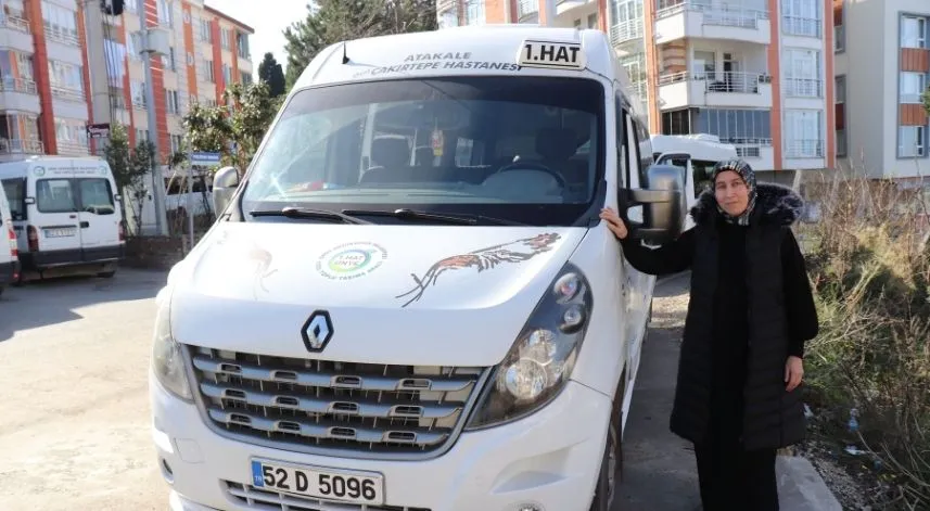 4 çocuk annesi dolmuş şoförlüğü yaparak aile ekonomisine katkı sağlıyor