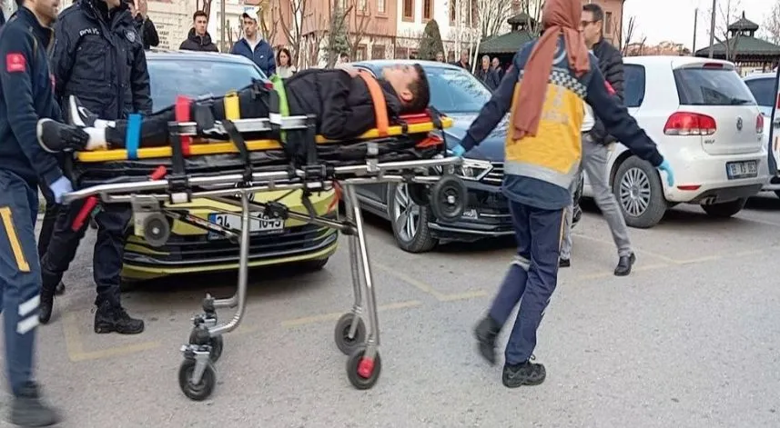 17 yaşındaki gençlerin kavgası kanlı bitti