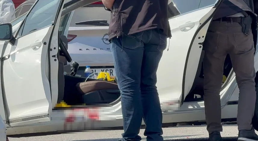 Öldürdüğü husumetlisinin başında bekledi