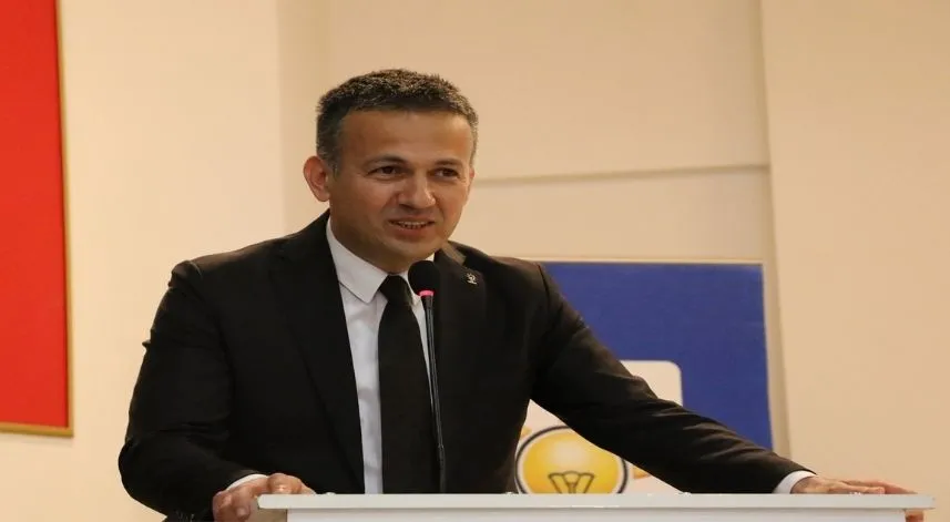  Karahan: Cumhurbaşkanımızın Türkiye’ye yaşattığı değişim dönüşüm Çayeli’ne de yansıyacak