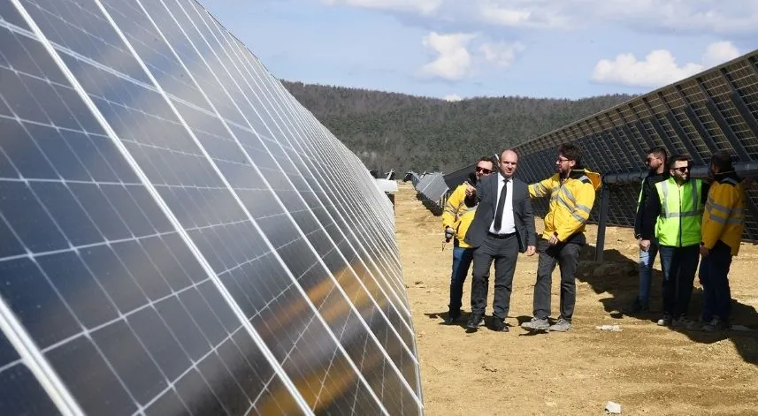 Türkiye’nin en büyük GES projesi elektrik üretmeye başladı