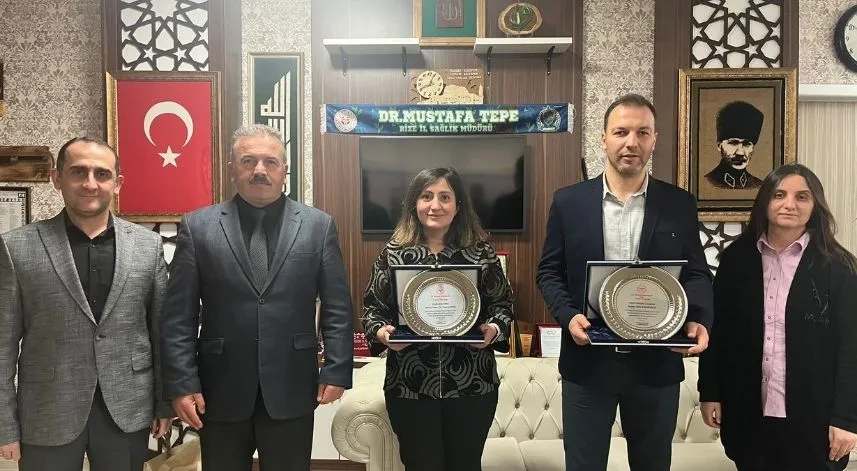 Rize’de yılın doktoru ve sağlık çalışanı ödüllerini aldı