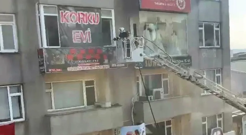 ‘Korku Evi’nde korkutan yangın